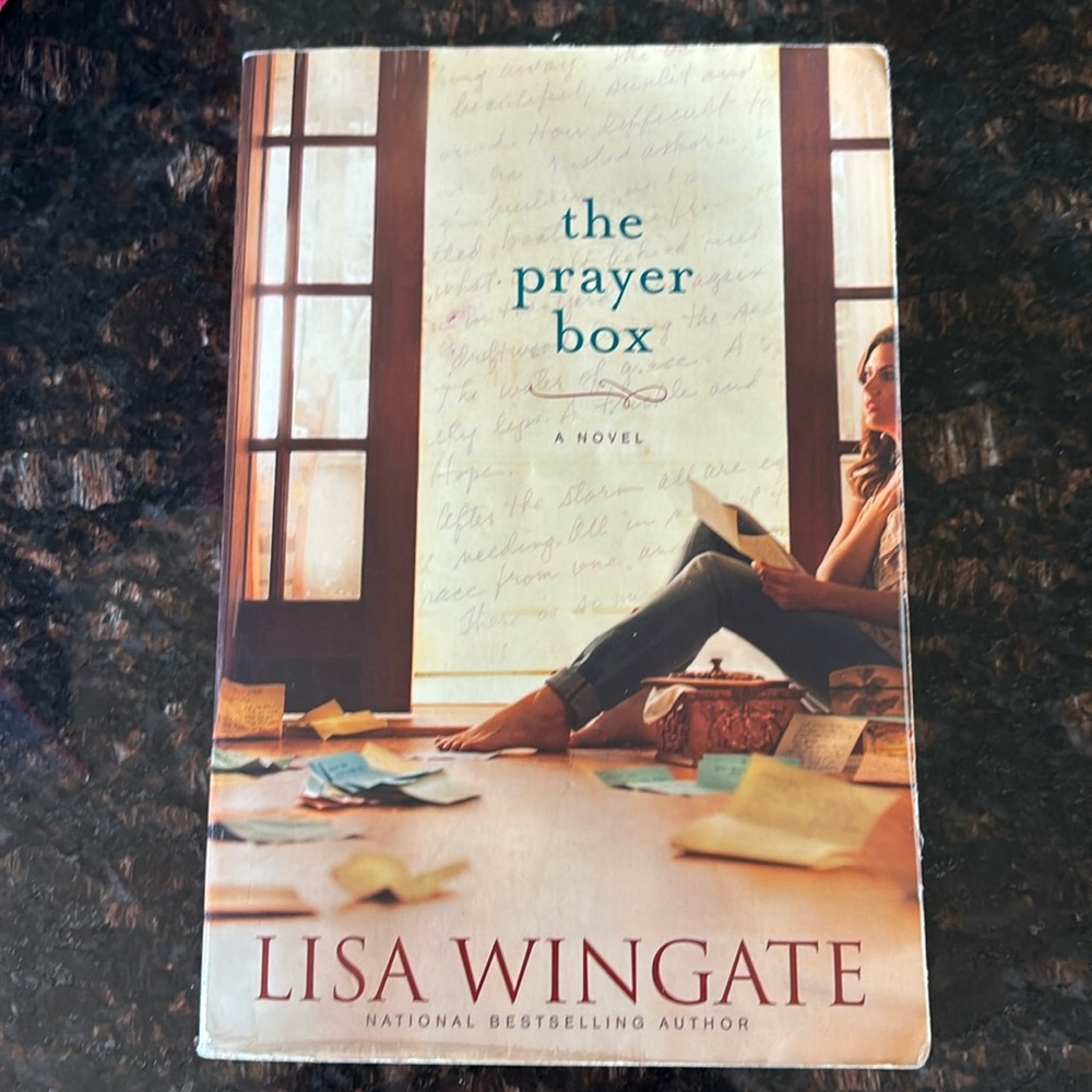 📚 5/$10 book bundle: the Prayer Box by Lisa Wingate